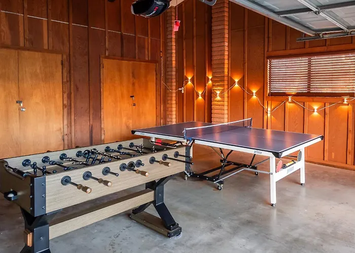 Holiday home New! Amazing Views In Uptown | Hot Tub | Sleeps 9