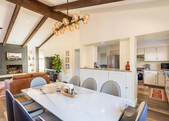 New! Amazing Views In Uptown | Hot Tub | Sleeps 9 Holiday home Sedona