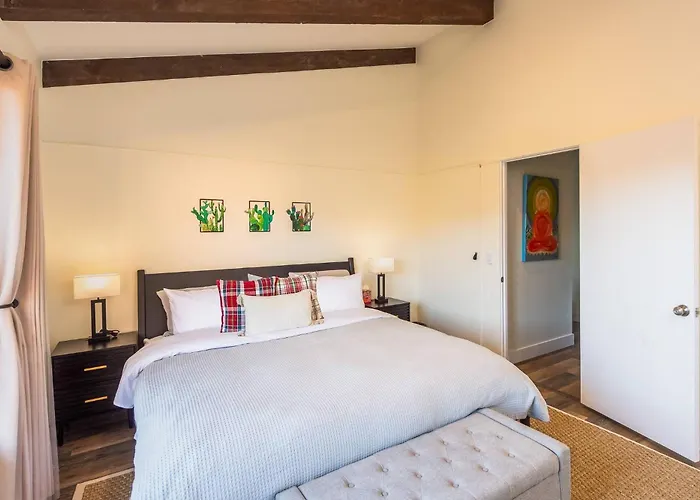 Holiday home New! Amazing Views In Uptown | Hot Tub | Sleeps 9 *