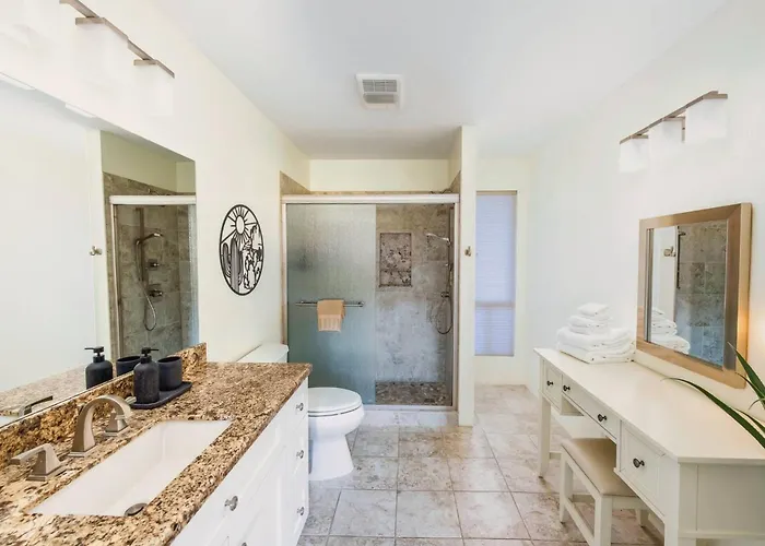New! Amazing Views In Uptown | Hot Tub | Sleeps 9 Holiday home *