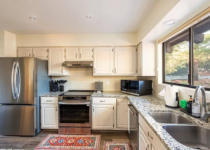 New! Amazing Views In Uptown | Hot Tub | Sleeps 9 *